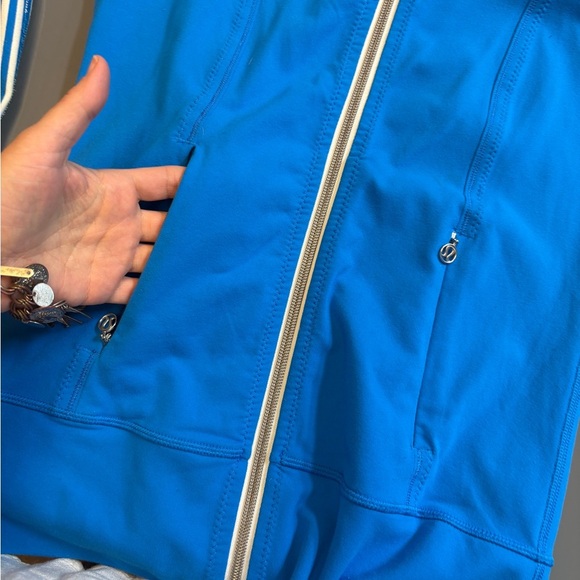 lululemon athletica Blue White Mock Neck Long Sleeve Striped Zip Up size Small - Picture 8 of 9